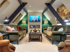 Geltsdale East Wing sleeps 6 with River Eden views near Carlisle & Ullswater